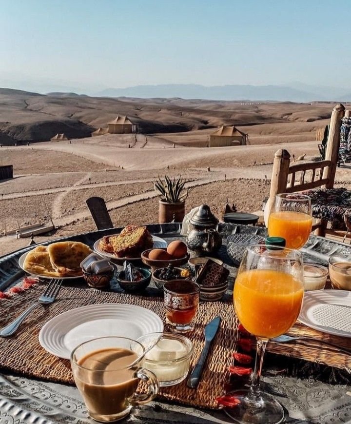 Pause thé marocaine dans le désert